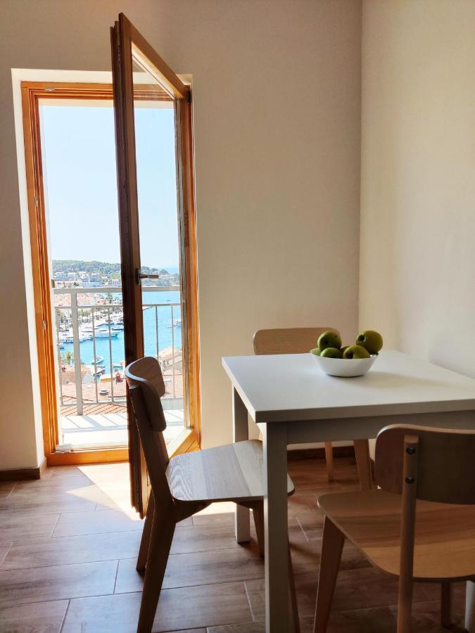 Brand New Apt W Balcony & Perfect Seaview At Center Đảo Hvar Ngoại thất bức ảnh