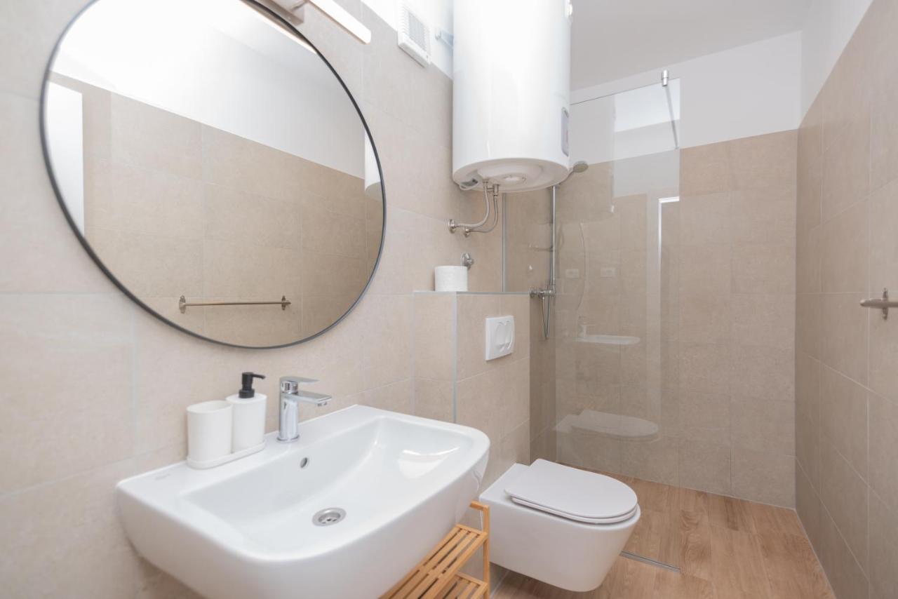 Brand New Apt W Balcony & Perfect Seaview At Center Đảo Hvar Ngoại thất bức ảnh