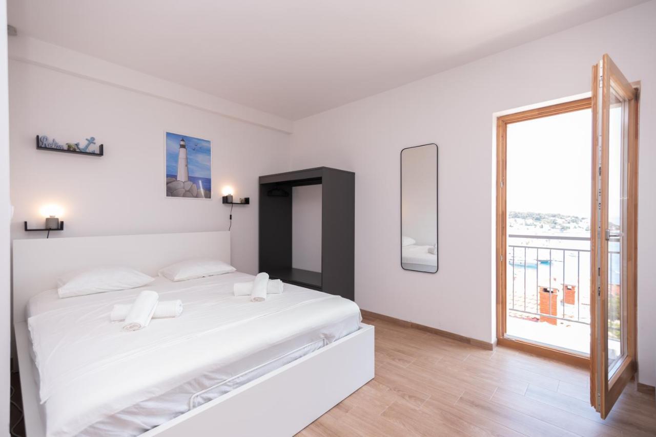 Brand New Apt W Balcony & Perfect Seaview At Center Đảo Hvar Ngoại thất bức ảnh